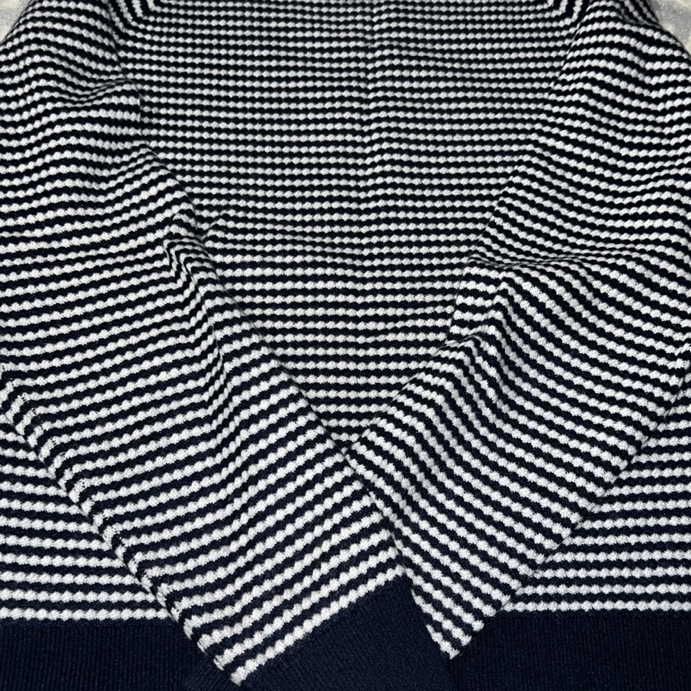 NWOT Club Monaco Kamlynn Cashmere Sweater. Ivory and Navy, ladies M. Gorgeous! - Picture 3 of 6